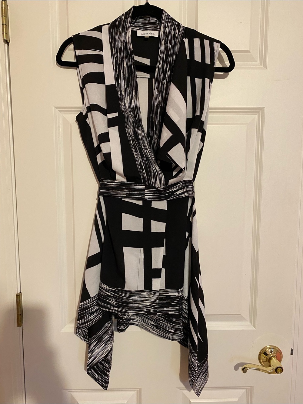 Calvin Klein black and white flowy geometric pattern blouse with tie, size small